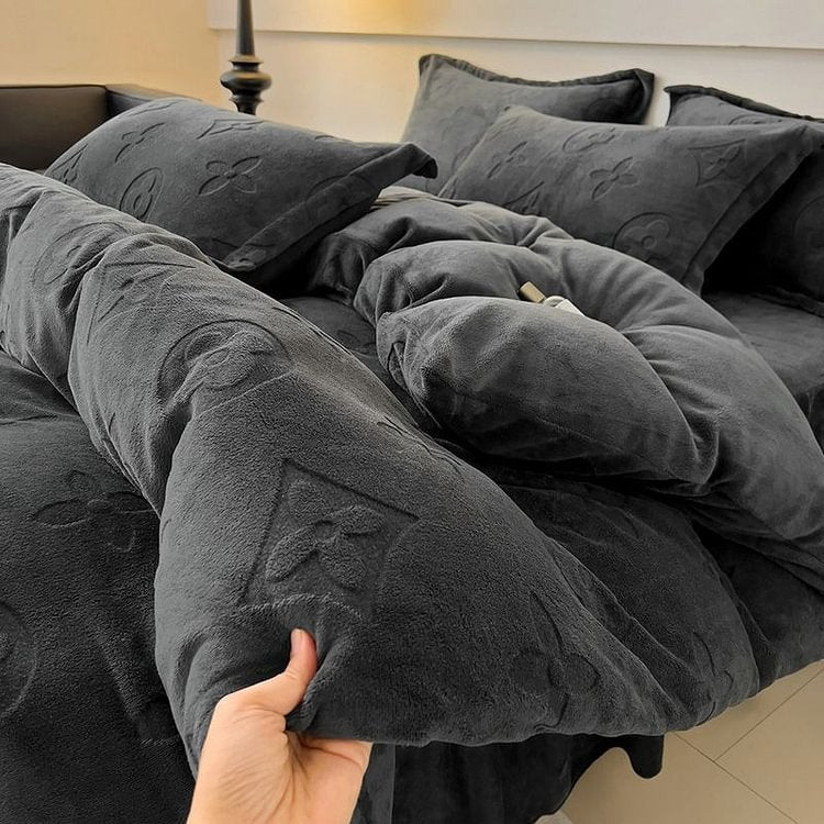 VelvetDream™ 4-Piece Bedding Set (Duvet Cover + Fitted Sheet + 2 Pillowcases)