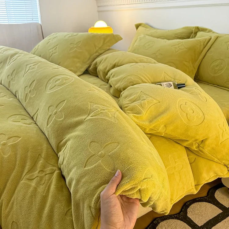 VelvetDream™ 4-Piece Bedding Set (Duvet Cover + Fitted Sheet + 2 Pillowcases)