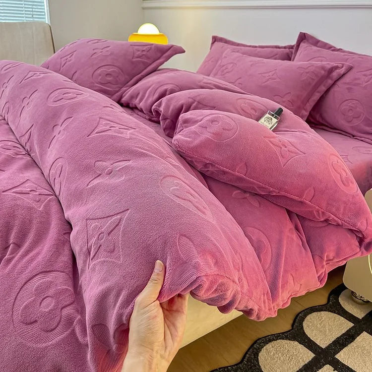 VelvetDream™ 4-Piece Bedding Set (Duvet Cover + Fitted Sheet + 2 Pillowcases)