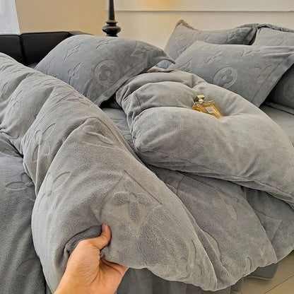 VelvetDream™ 4-Piece Bedding Set (Duvet Cover + Fitted Sheet + 2 Pillowcases)