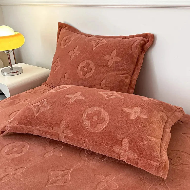 VelvetDream™ 4-Piece Bedding Set (Duvet Cover + Fitted Sheet + 2 Pillowcases)