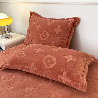 VelvetDream™ 4-Piece Bedding Set (Duvet Cover + Fitted Sheet + 2 Pillowcases)