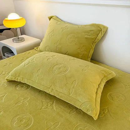 VelvetDream™ 4-Piece Bedding Set (Duvet Cover + Fitted Sheet + 2 Pillowcases)
