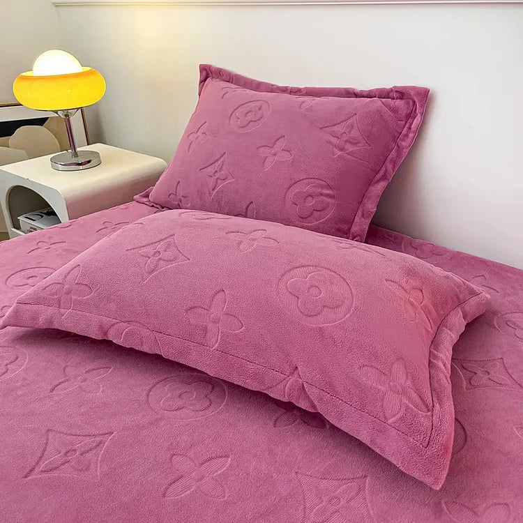VelvetDream™ 4-Piece Bedding Set (Duvet Cover + Fitted Sheet + 2 Pillowcases)
