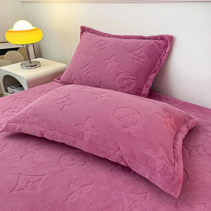 VelvetDream™ 4-Piece Bedding Set (Duvet Cover + Fitted Sheet + 2 Pillowcases)