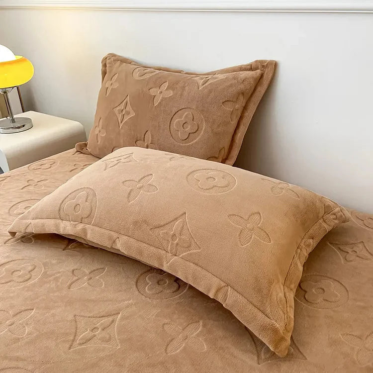 VelvetDream™ 4-Piece Bedding Set (Duvet Cover + Fitted Sheet + 2 Pillowcases)